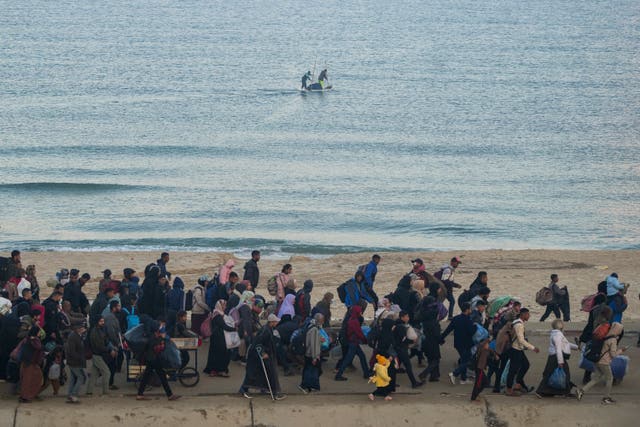 Displaced Palestinians return to their homes in the northern Gaza Strip