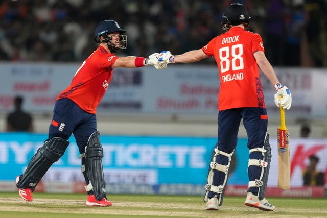 Ben Duckett touches gloves with Harry Brook 