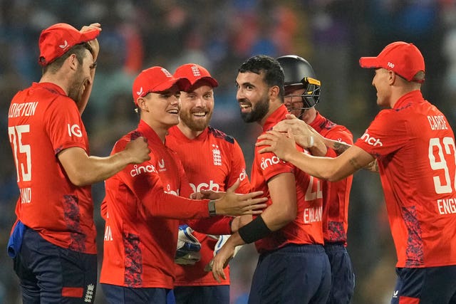 Saqib Mahmood celebrates with team-mates