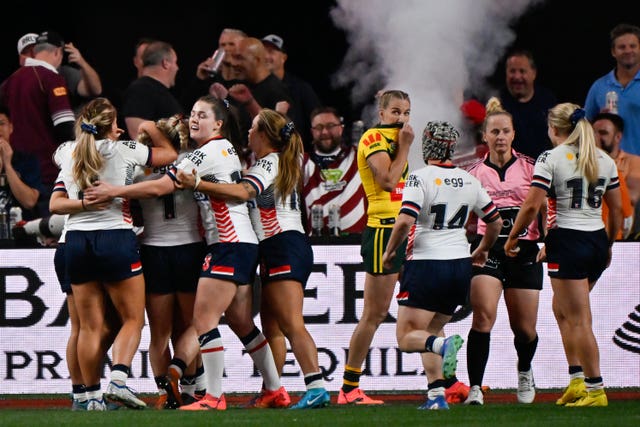 England players congratulate Georgia Roche after she scored England's late try