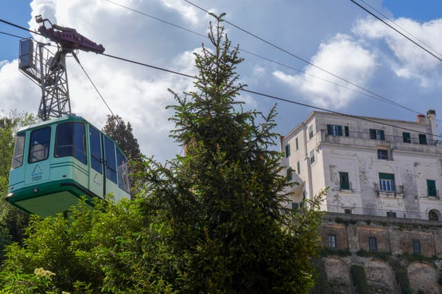 Cable car accident scene