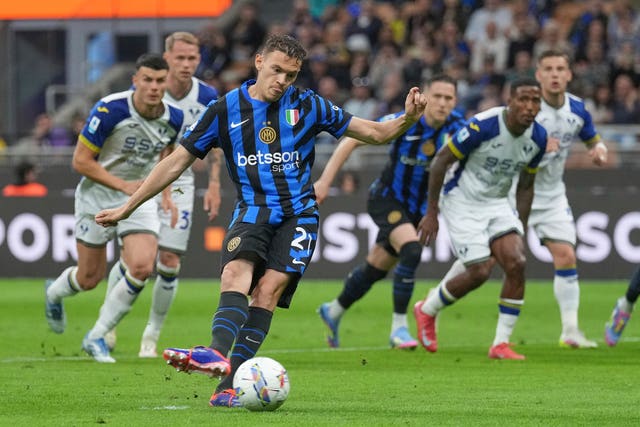 Kristjan Asllani scores the winning penalty for Inter Milan