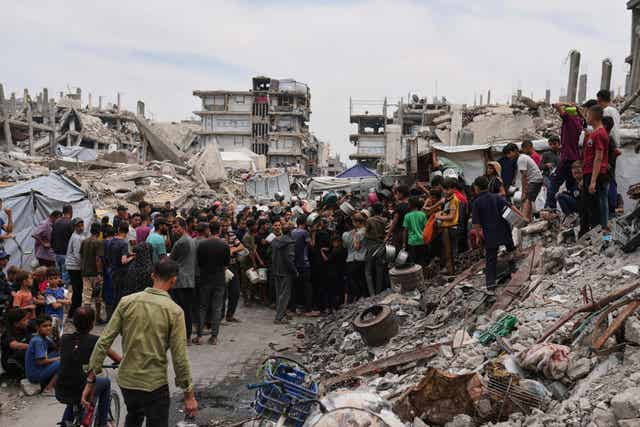 Palestinians queue for donated food