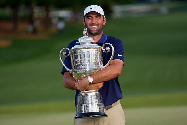 Scottie Scheffler hugs the Wanamaker Trophy
