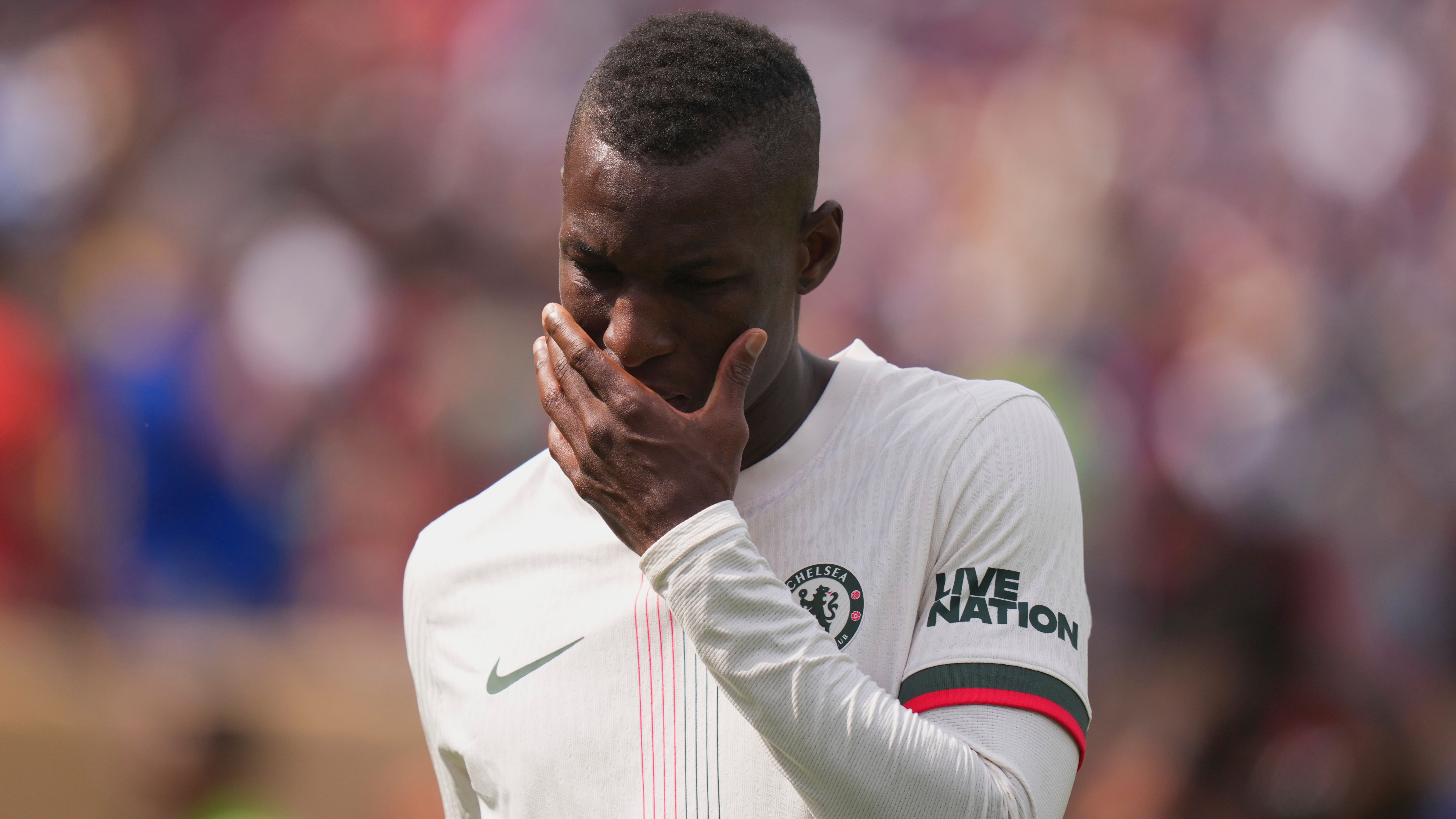 Chelsea’s Nicolas Jackson leaves the pitch after a red card during the Club World Cup Group D soccer match between Flamengo and Chelsea in Philadelphia, Friday, June 20, 2025. (AP Photo/Chris Szagola)