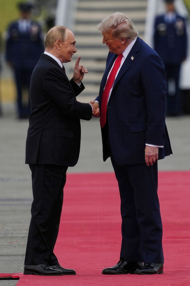 Donald Trump and Vladimir Putin shaking hands