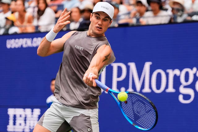 Jack Draper strikes a forehand