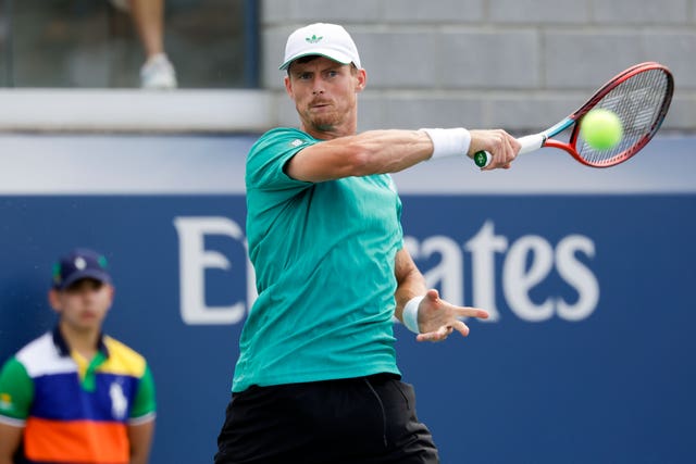 Billy Harris hits a forehand