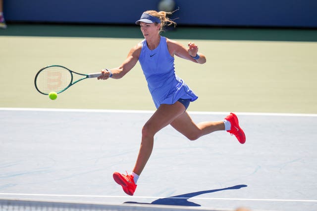 Katie Boulter runs for a forehand