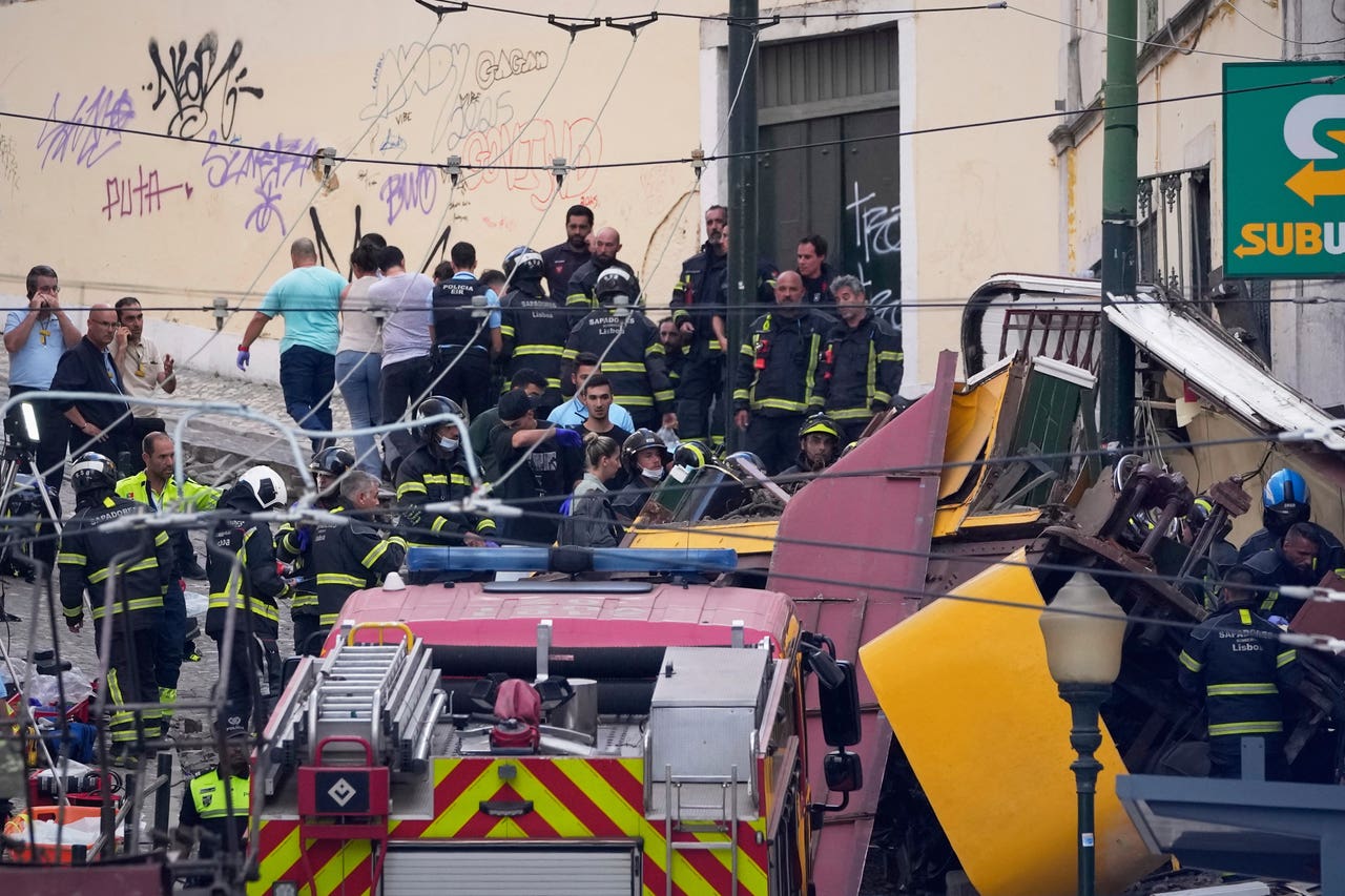 Funicular derails in Lisbon killing 15 people, emergency services say ...