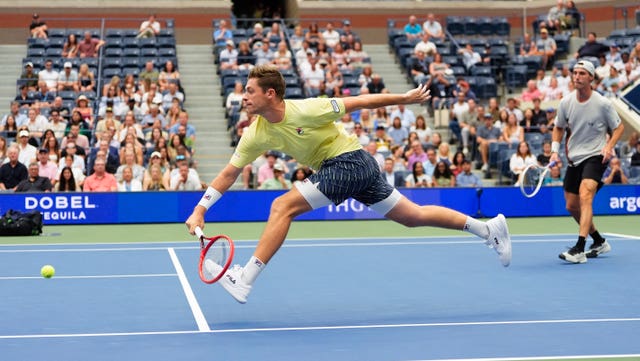 Neal Skupski lunges for a backhand