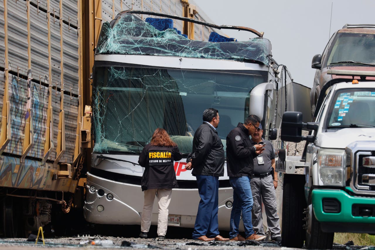 Train slams into bus in Mexico killing at least eight people ...