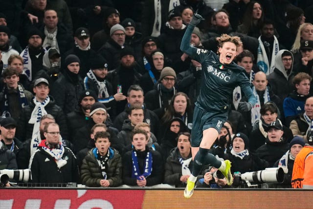 Scott McTominay celebrates scoring