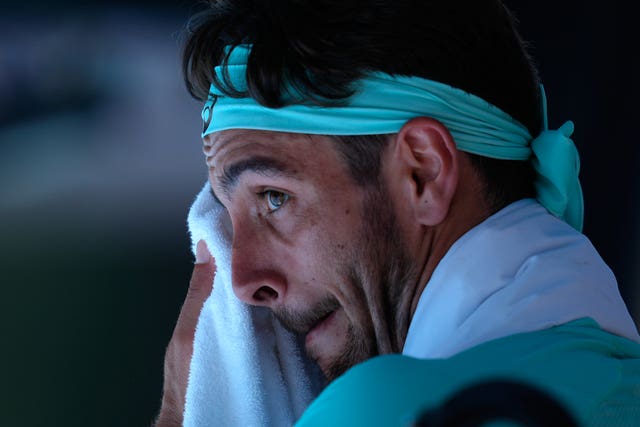 Lorenzo Musetti wipes away sweat