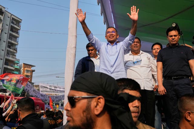 Tarique Rahman waves to a crowd 