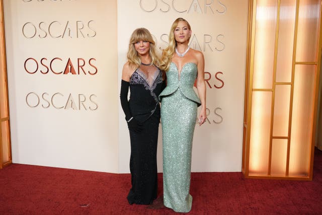 Goldie Hawn, left, and Kate Hudson 