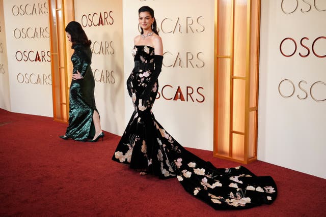 Anne Hathaway at the 98th Academy Awards