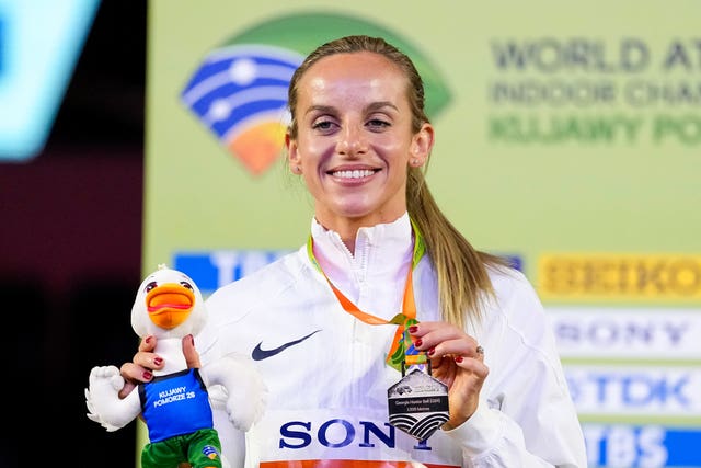 Georgia Hunter Bell with her 1500m gold medal 