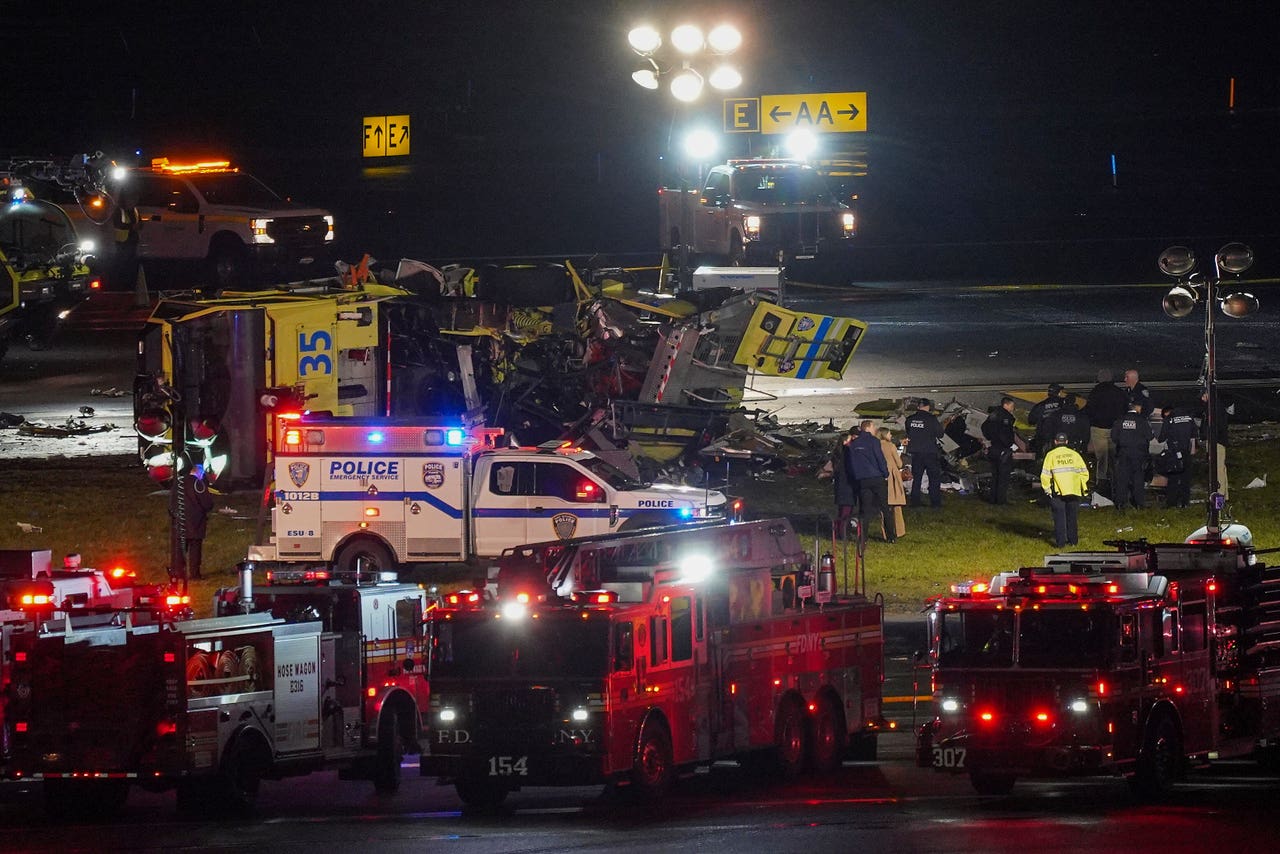 Pilot and co-pilot killed after Air Canada jet collision at LaGuardia ...