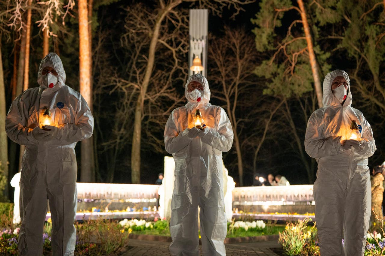 Residents of Ukrainian city mark 40 years since Chernobyl disaster ...