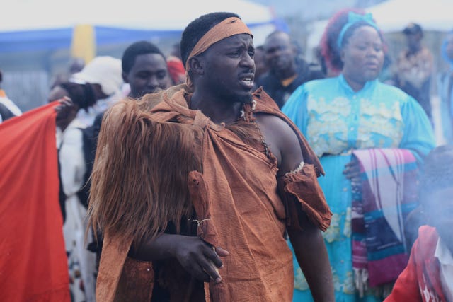 Mourners gather for the funeral of King Oyo Nyimba