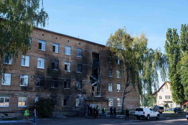 Dread Block Russian strikes on Kyiv bridges cause traffic chaos in new disruption ...