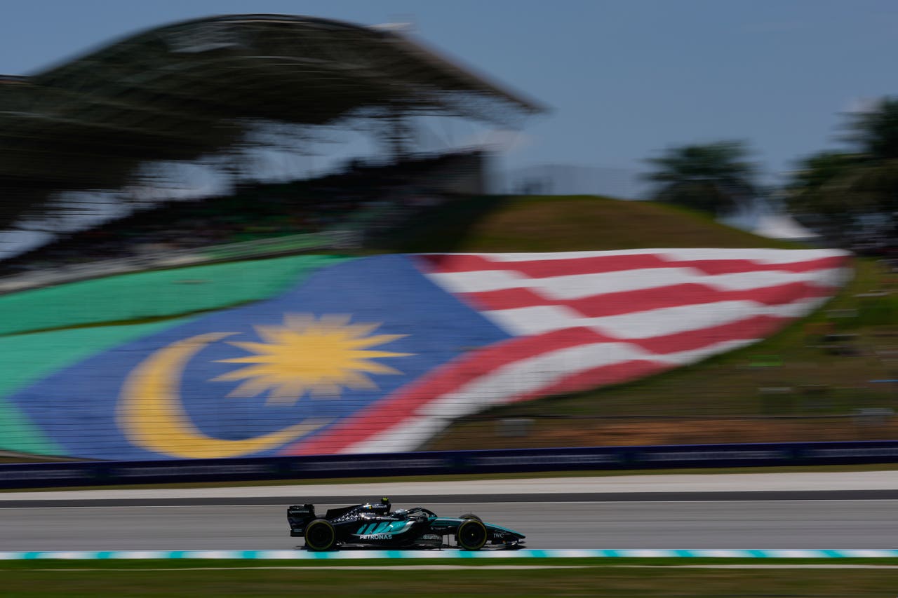 Uk Raft Colours Max Verstappen sets early practice pace for rearranged Bahrain Grand ...