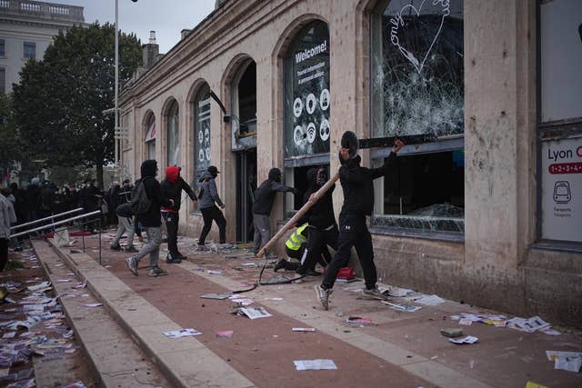 Clashes, fires and looting break out as protesters rally across France ...