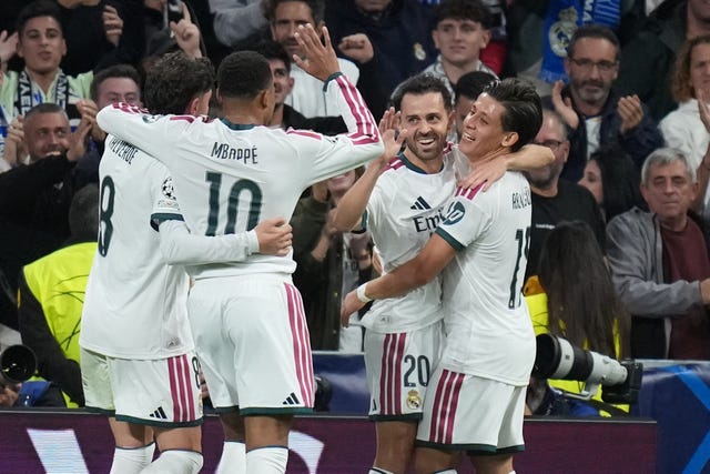 Bernardo Silva, centre right, celebrates