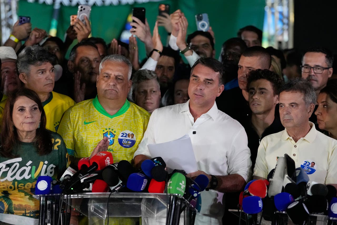 Flavio Bolsonaro and his family were granted United States visas by the Trump administration (Eraldo Peres/AP)