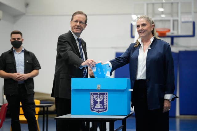 Israeli President Isaac Herzog and his wife Michal Herzog casting their ballots